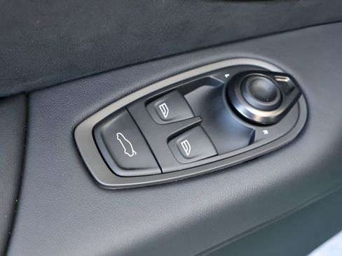 Used 2026 Aston Martin V8 Vantage Coupe RWD image 11