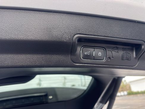 Used 2022 Ford Explorer Limited w/ Equipment Group 301A image 10