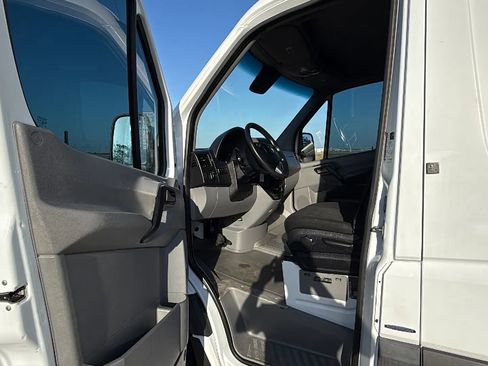 Used 2015 Mercedes-Benz Sprinter 2500 image 13