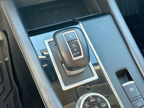 Used 2024 Mitsubishi Outlander SE image 24