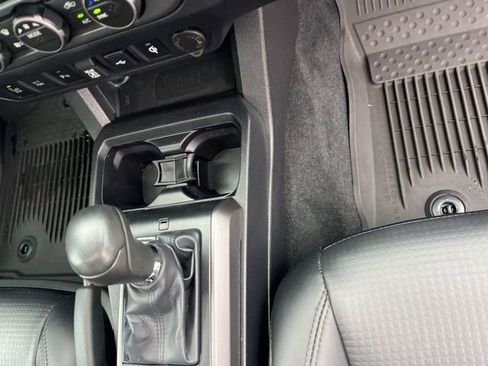 Used 2022 Toyota Tacoma TRD Sport image 26