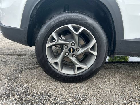 Used 2025 Chevrolet Trax LT FWD image 24