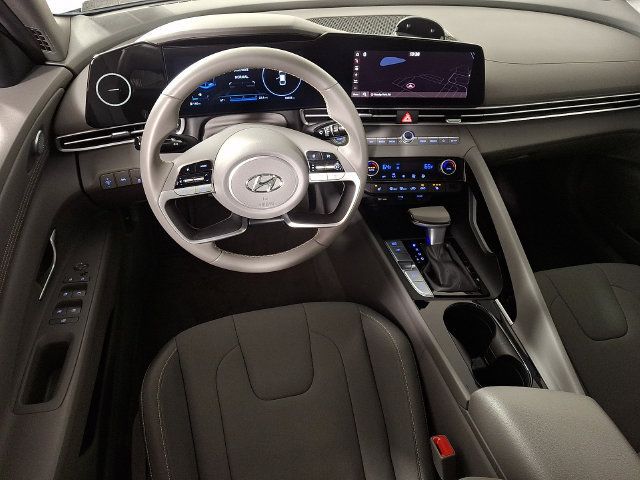 Used 2023 Hyundai Elantra SEL w/ Convenience Package FWD image 2