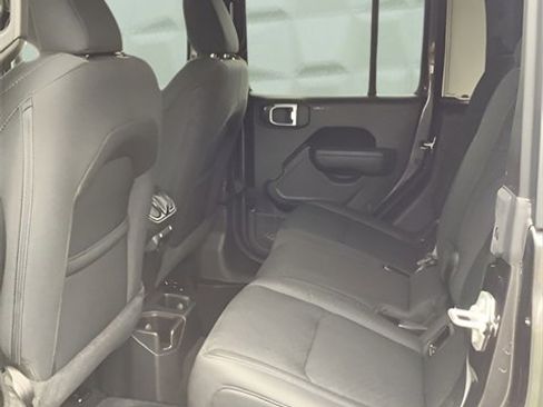 Certified 2022 Jeep Gladiator Sport image 16