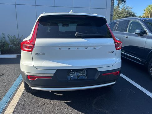 Used 2025 Volvo XC40 B5 Plus AWD/4WD image 5