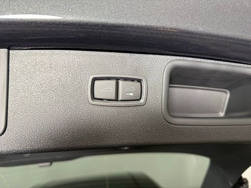 New 2026 Porsche Macan image 21