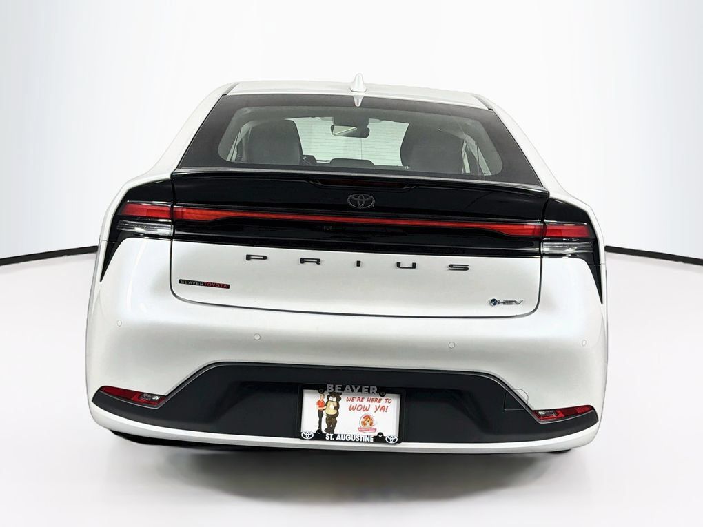 Used 2025 Toyota Prius LE FWD image 8