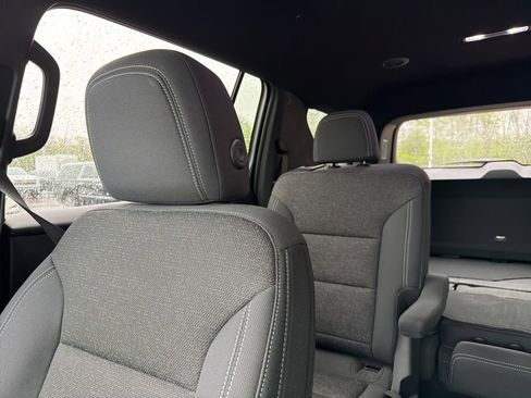 Used 2024 Chevrolet Traverse LT w/ LPO, Floor Liner Package FWD image 10