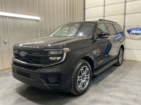 Used 2025 Ford Expedition Active image 3