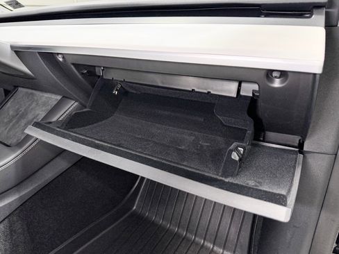 Used 2025 Tesla Model Y Long Range image 18