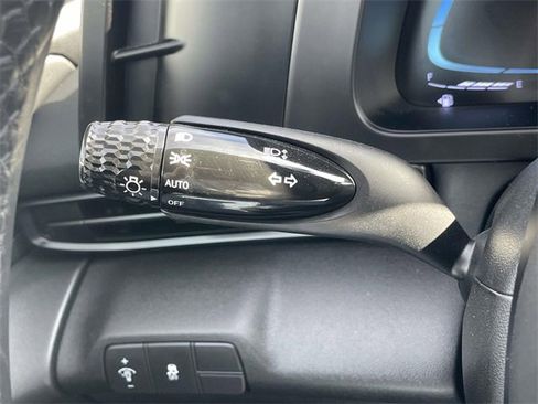 Certified 2025 Hyundai Elantra Sport image 17