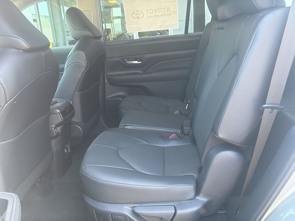 New 2026 Toyota Grand Highlander XLE FWD image 16
