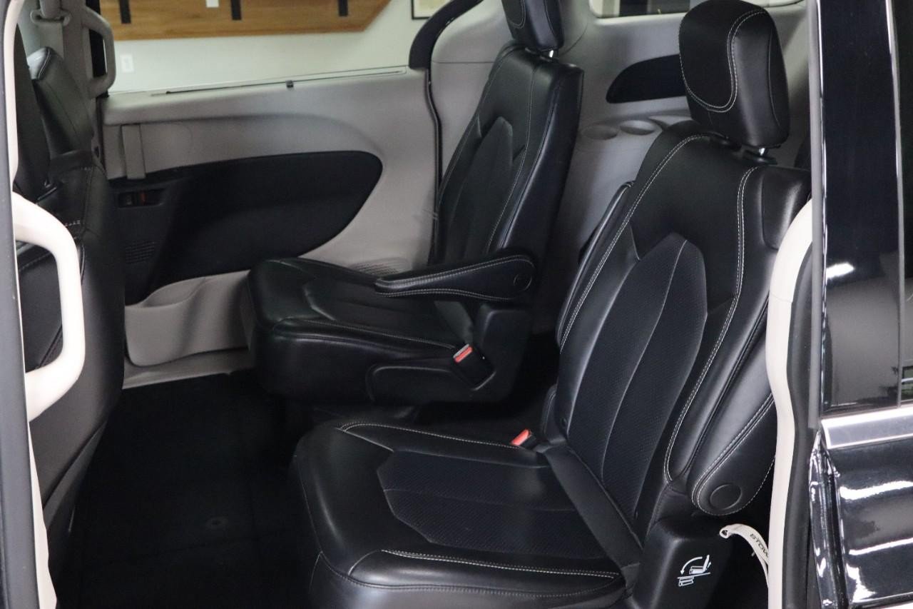 Used 2023 Chrysler Pacifica Touring-L FWD image 20