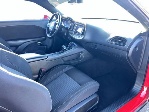 Used 2019 Dodge Challenger SXT image 22