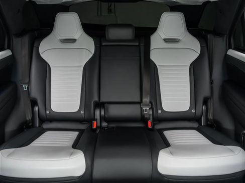 Used 2025 Land Rover Range Rover Sport SV Edition Two image 16