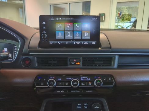 Used 2025 Honda Pilot Elite image 24