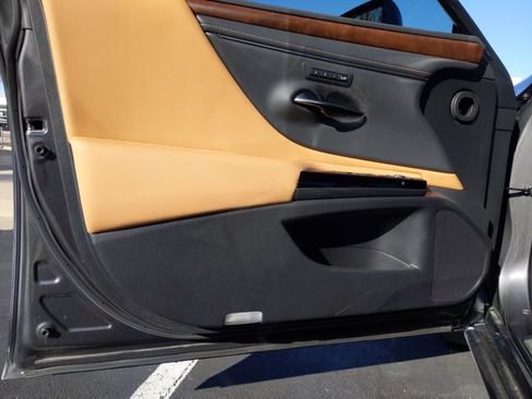 Used 2023 Lexus ES 350 w/ Premium Package image 14