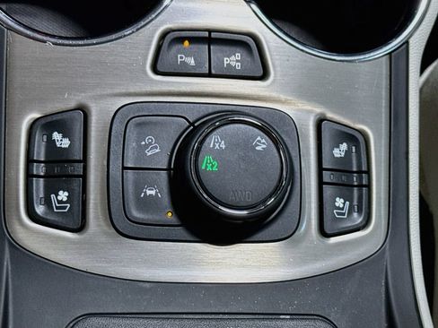 Used 2024 GMC Terrain Denali w/ Denali Premium Package AWD/4WD image 21
