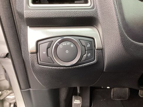 Used 2019 Ford Explorer XLT image 29