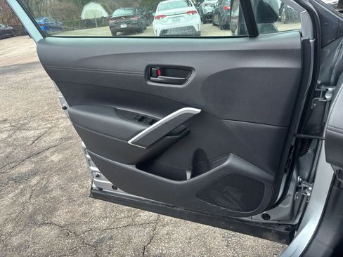 Used 2025 Toyota Corolla Cross LE image 20