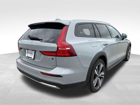 Used 2025 Volvo V60 B5 Cross Country Plus AWD/4WD image 9