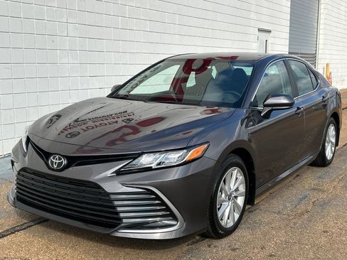 Used 2023 Toyota Camry LE image 1
