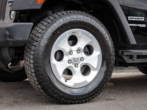 Used 2018 Jeep Wrangler Sport AWD/4WD image 10