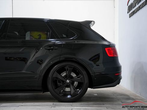 Used 2018 Bentley Bentayga image 17