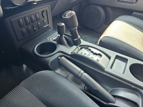 Used 2008 Toyota FJ Cruiser 4WD image 18