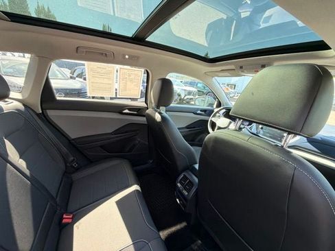 Used 2022 Volkswagen Taos SE AWD/4WD image 24