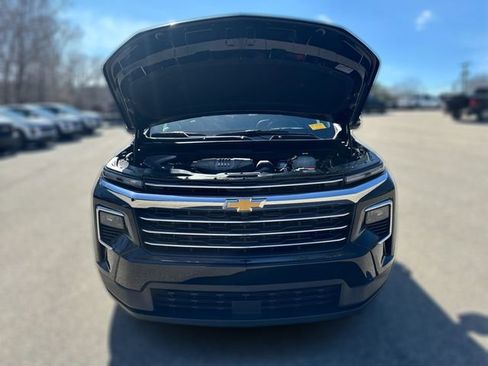 Used 2025 Chevrolet Traverse LT w/ Sun and Wheel Package AWD/4WD image 11