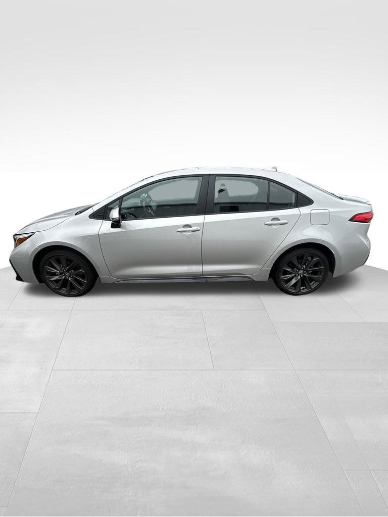 Used 2026 Toyota Corolla SE FWD image 3