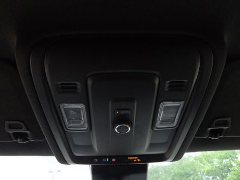 Used 2025 Chevrolet Tahoe LT AWD/4WD image 24