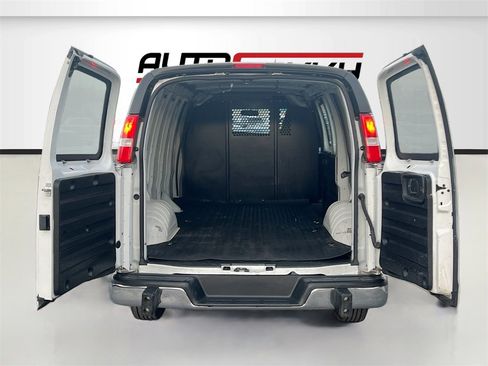 Used 2024 GMC Savana 2500 w/ Driver Convenience Package image 22