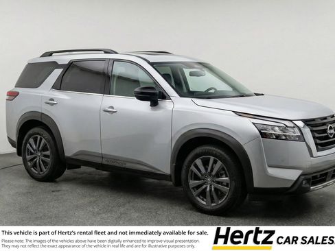 Used 2025 Nissan Pathfinder SV image 1