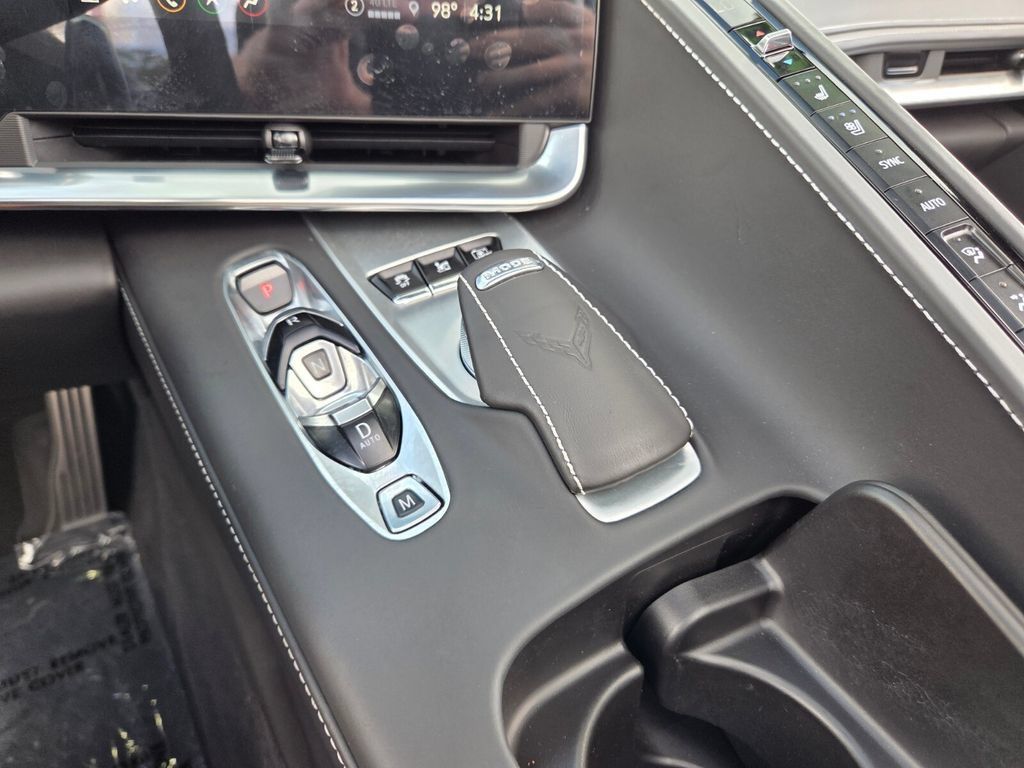 Used 2022 Chevrolet Corvette Stingray Premium Conv w/ Z51 Performance Package RWD image 24