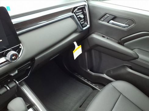 New 2026 GMC Canyon Elevation w/ Convenience Package image 18