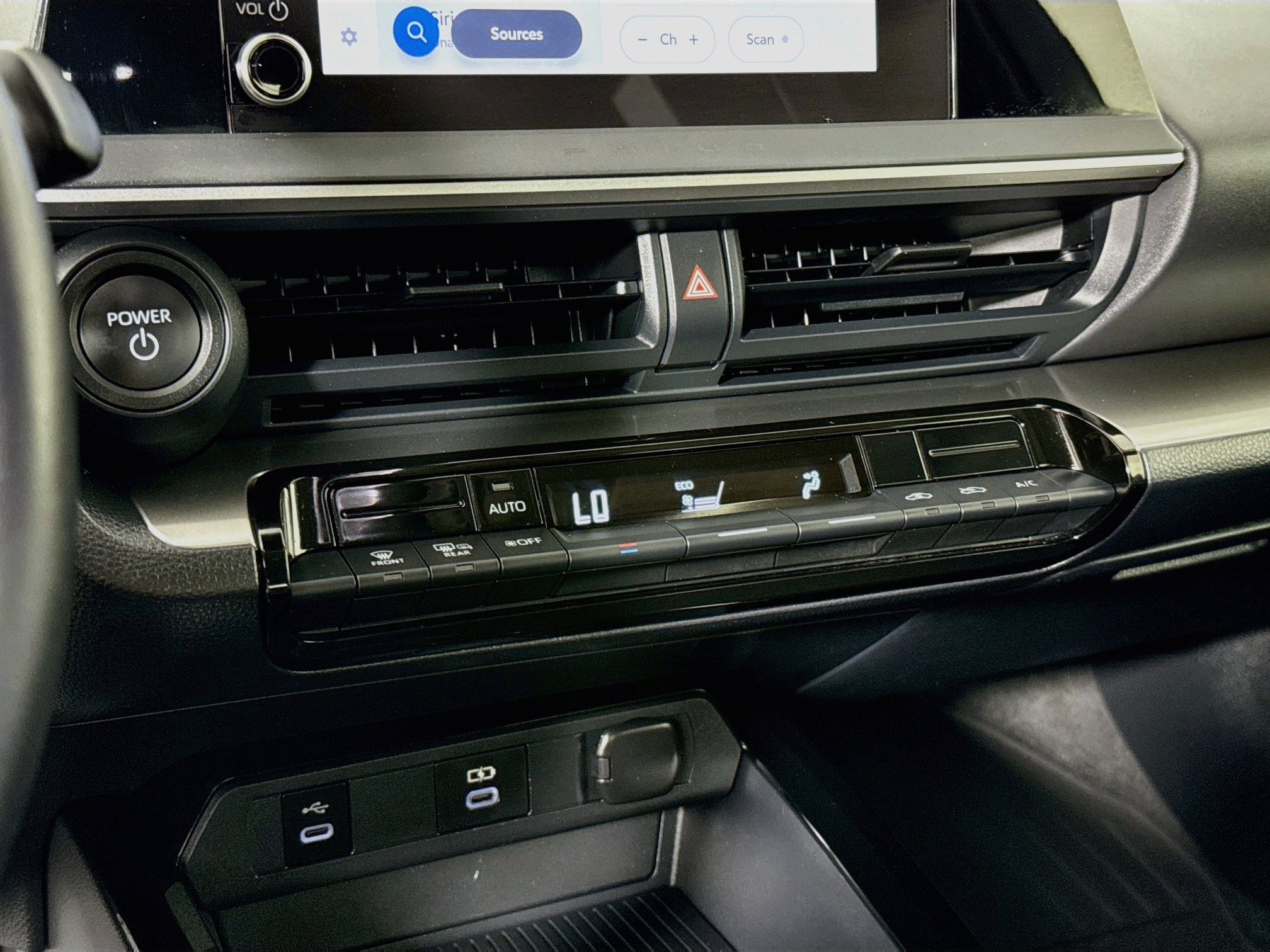 Certified 2025 Toyota Prius LE FWD image 17