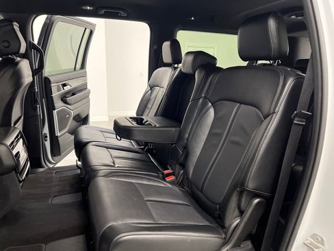 Used 2024 Jeep Wagoneer L Series II image 14