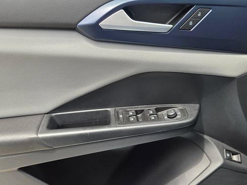 Certified 2023 Volkswagen Taos SE FWD image 26