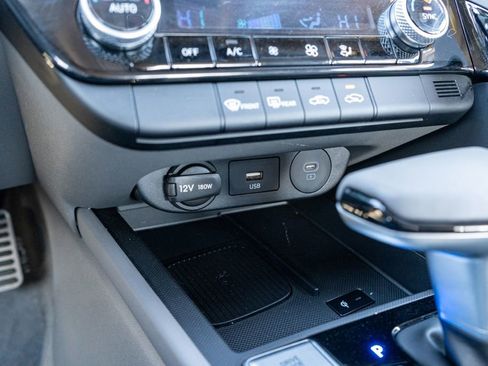 Certified 2025 Hyundai Elantra SEL image 30