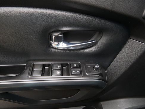 Used 2018 Nissan Titan SL w/ Midnight Edition AWD/4WD image 13