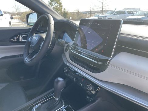 Used 2024 Jeep Compass Limited image 31