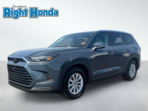 Used 2025 Toyota Grand Highlander AWD image 2