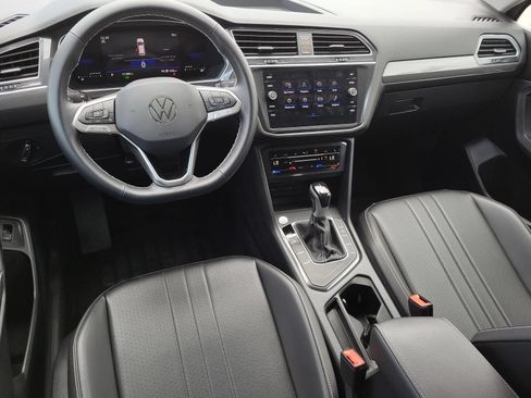 Used 2024 Volkswagen Tiguan SE FWD image 20