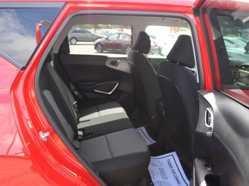 Used 2025 Kia Soul LX w/ LX Technology Package FWD image 11