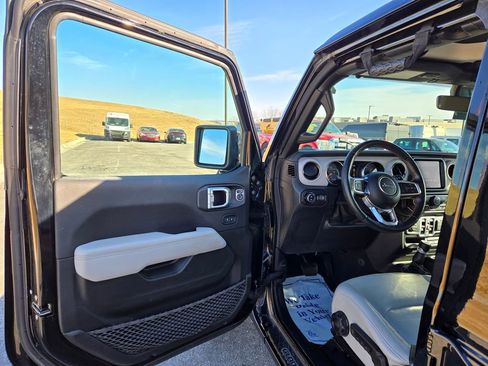 Used 2021 Jeep Gladiator Overland image 10