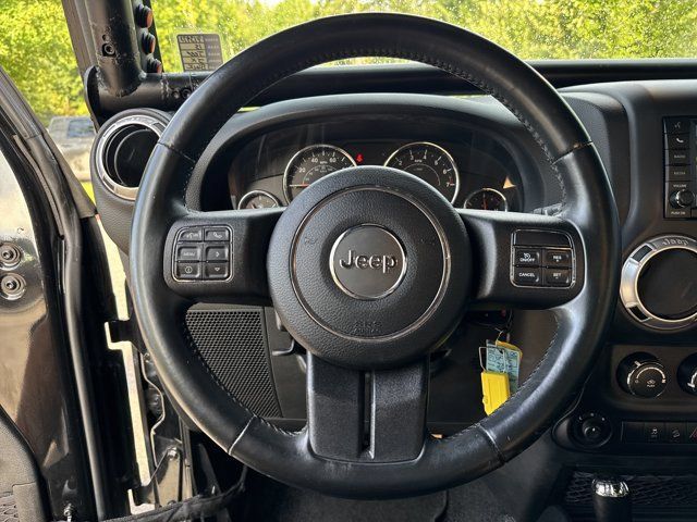 Used 2015 Jeep Wrangler Unlimited Rubicon w/ Connectivity Group AWD/4WD image 23