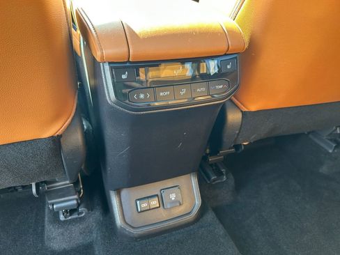 Used 2025 Toyota Highlander Platinum AWD/4WD image 33