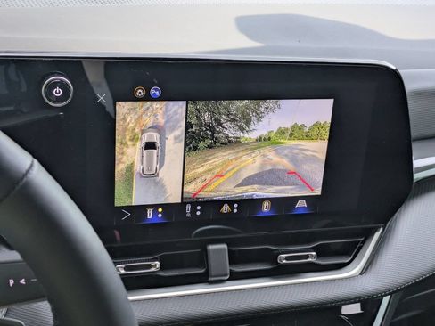 New 2026 Chevrolet Equinox LT w/ Safety and Technology Package FWD image 18